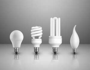 Vier LED en halogeen lampen met verschillende fittingen ter illustratie van ledlamp in een halogeen fitting mogelijkheden