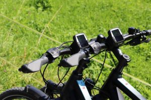 Gids voor het kiezen van de perfecte elektrische fiets met tips over motortype, batterijcapaciteit en ondersteuningsniveaus