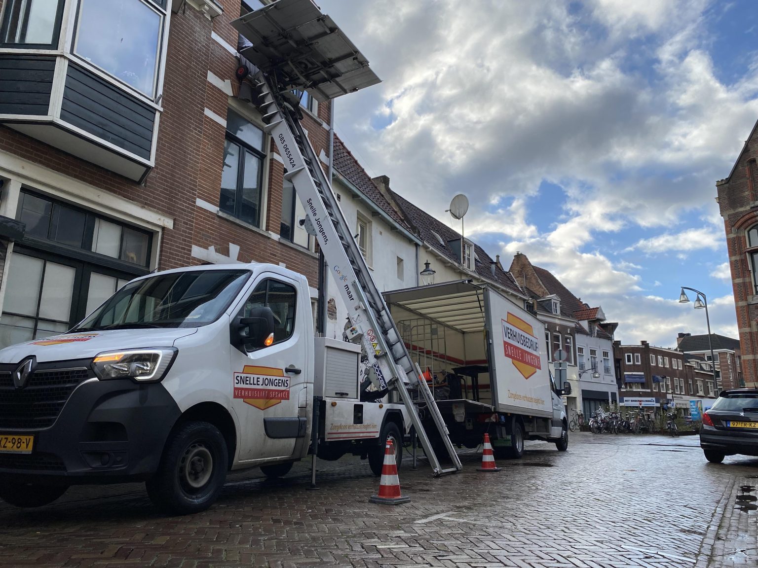 Professionele verhuislift voor efficiënt transport van meubels en zware spullen naar hogere verdiepingen