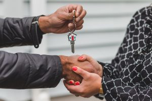 Home Vergelijking van huis kopen versus huren met financiële overwegingen en flexibiliteit